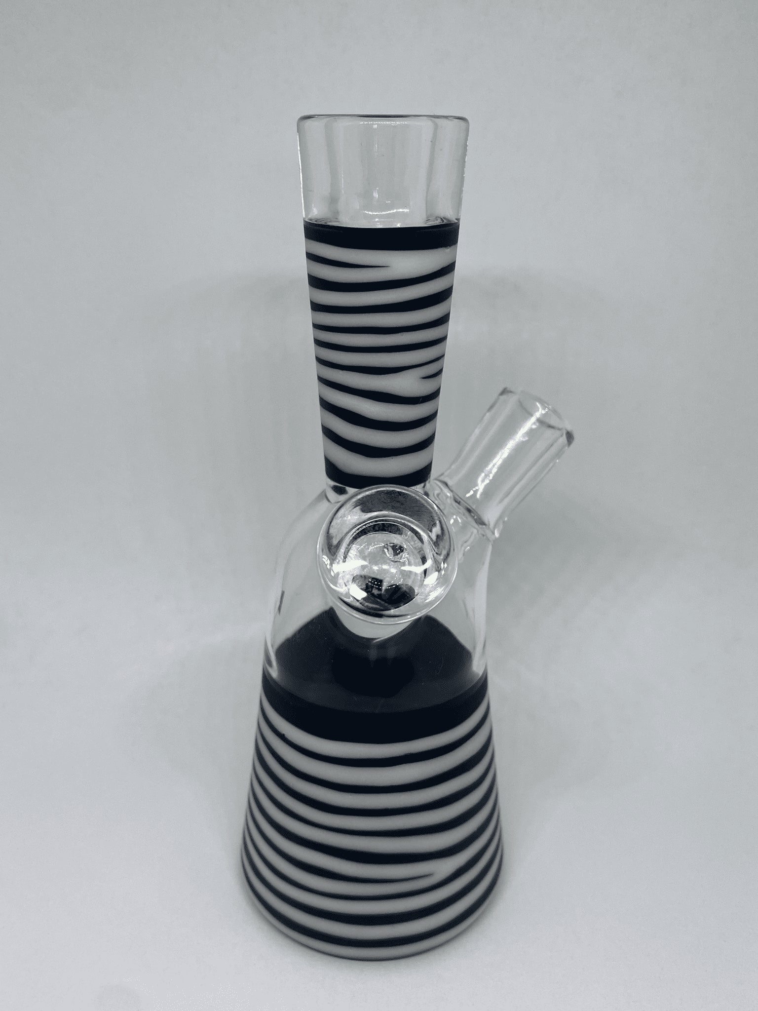artisan-crafted design of the Large Mushroom Rig by Glasshole (2023)