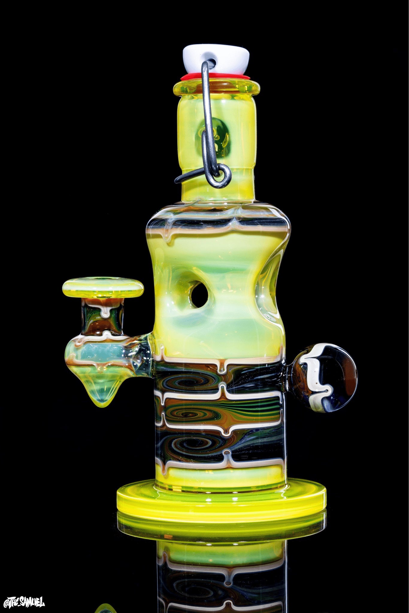 artisan-crafted design of the Large Mushroom Rig by Glasshole (2023)