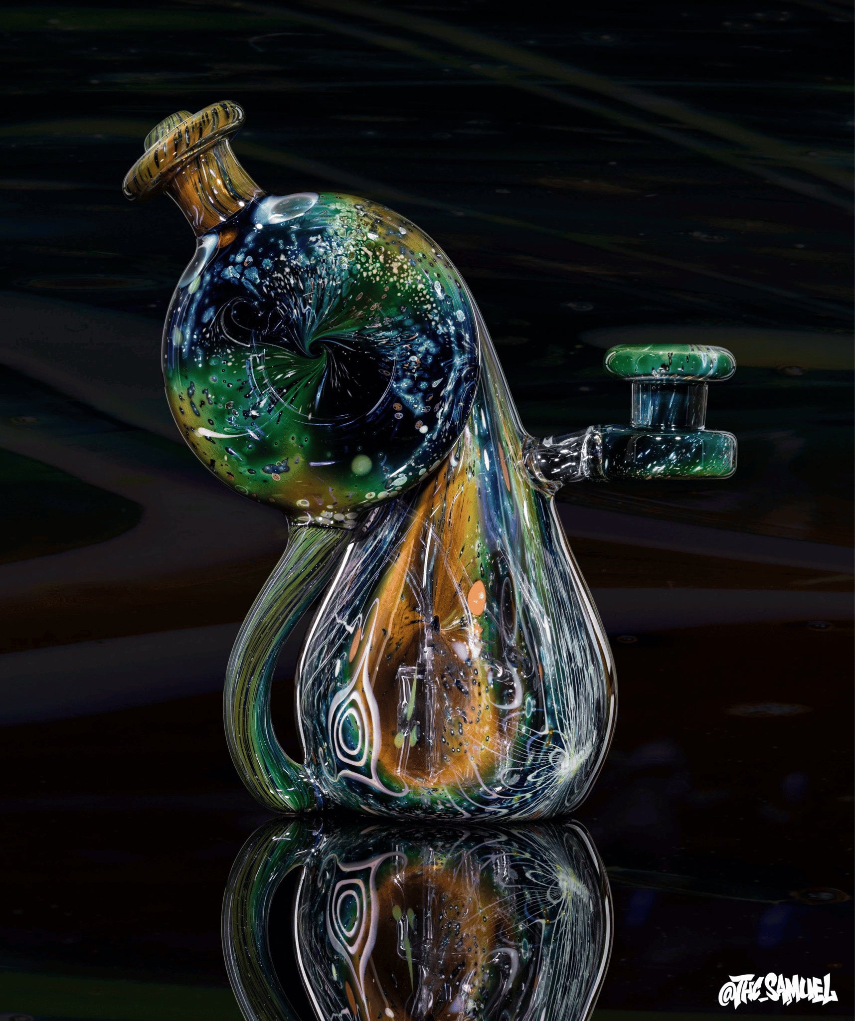 artisan-crafted design of the Large Mushroom Rig by Glasshole (2023)