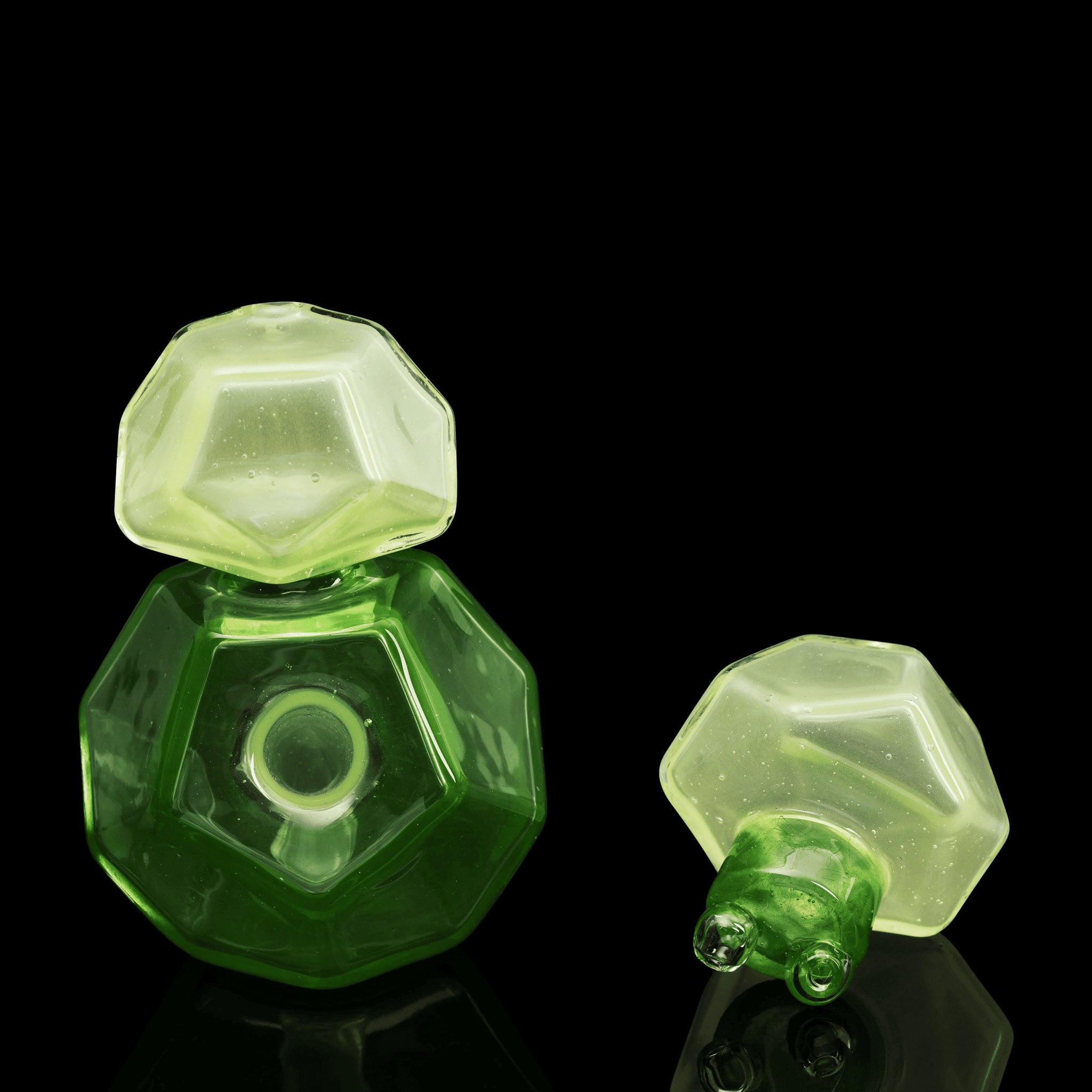 artisan-crafted design of the Large Mushroom Rig by Glasshole (2023)